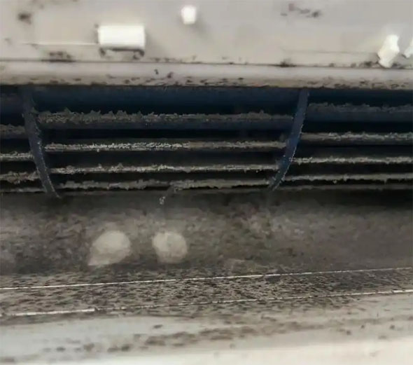 百色空调吹的风有股烧焦味是怎么回事